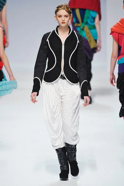 Look 7